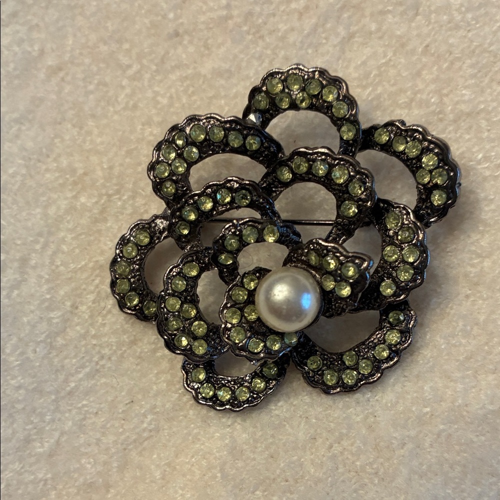 Vintage light green rhinestone brooch